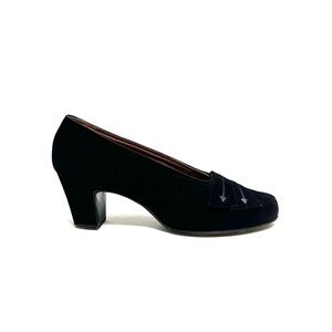 Vintage 1940s black suede arrow appliqué vamp pinup heels